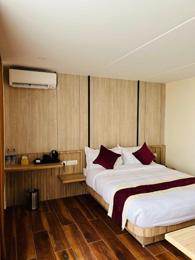 Hotel Black Diamond - Transit Point Inside Hotel Katmandou Extérieur photo