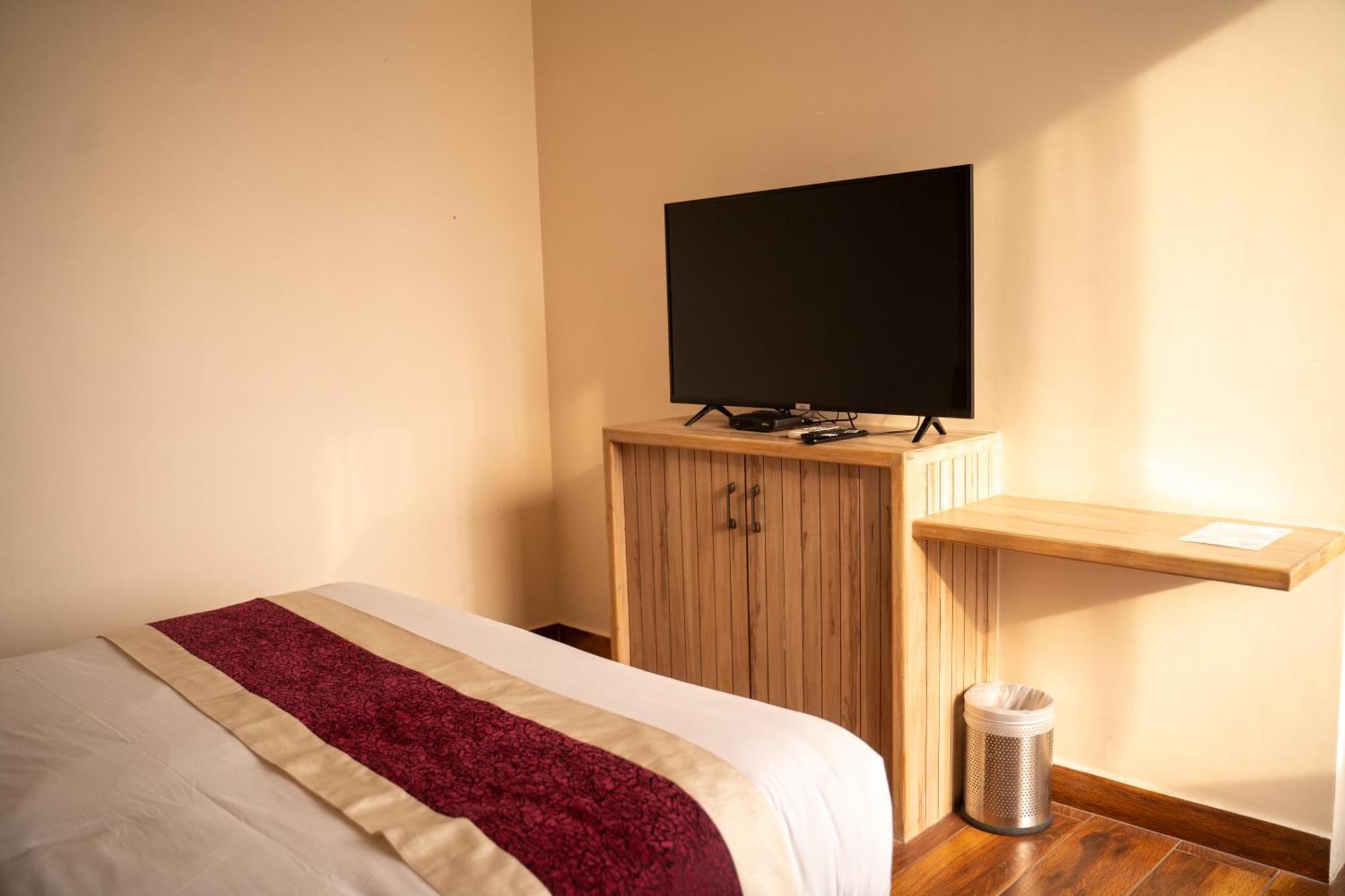 Hotel Black Diamond - Transit Point Inside Hotel Katmandou Extérieur photo